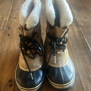 Youth sorel caribou boots size 1